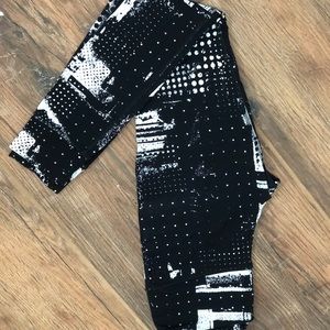 Reebok black and white city lights legging
